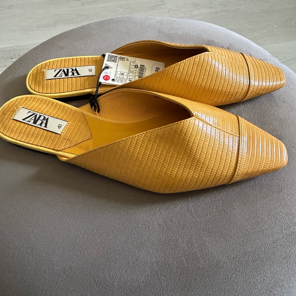 ZARA Yellow Pointed toe Flats